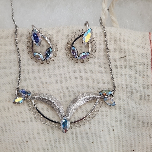 STAR ART Jewelry Set Jewels by Helene Designer Necklace & Screw Back Earrings